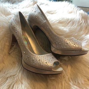 Heart in D rhinestone heels 👠